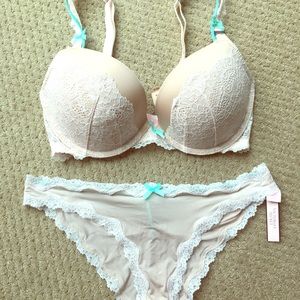 Victoria’s Secret Dream Angels Push Up Set 32DD/M